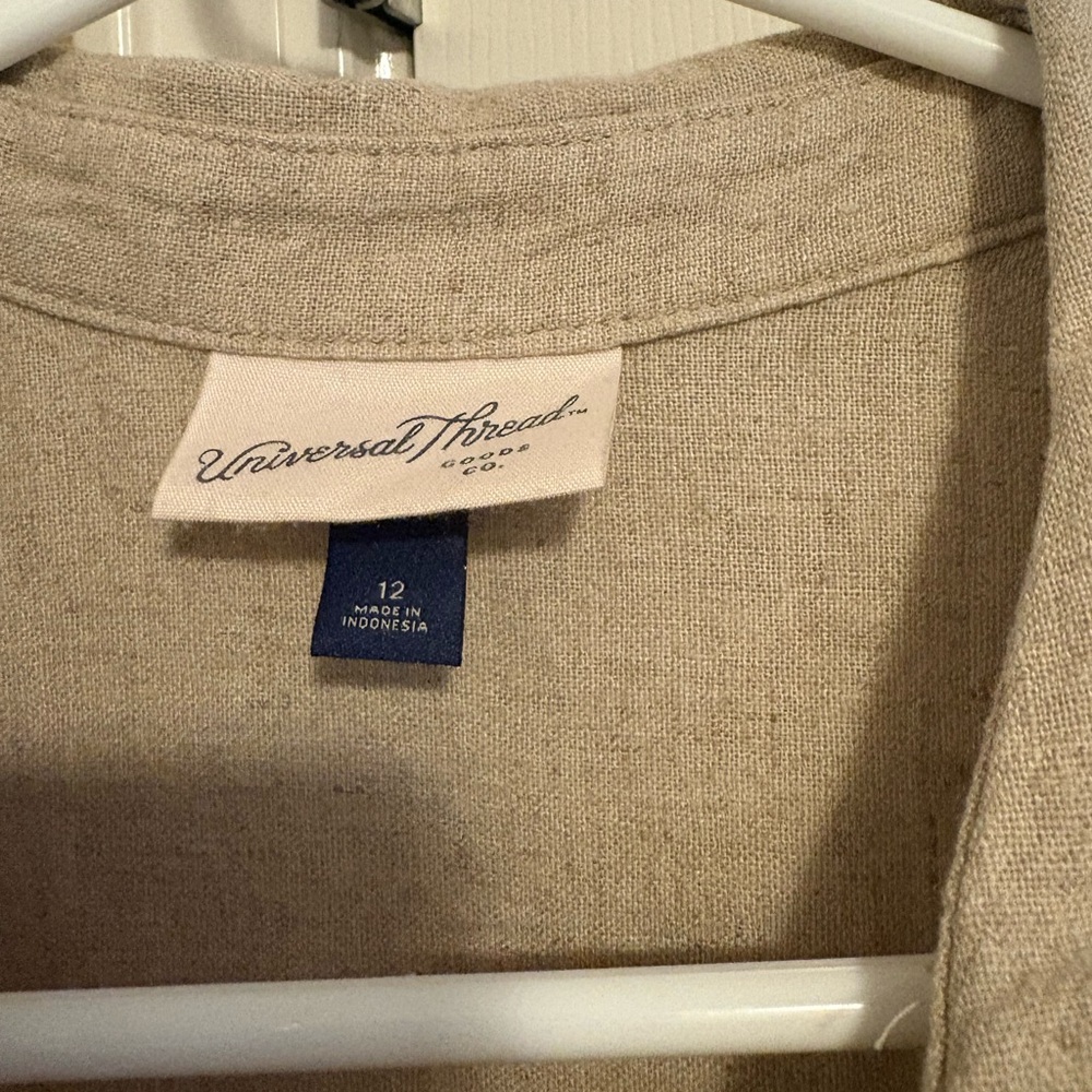 Universal Thread Beige Collared Top - Picture 3 of 3